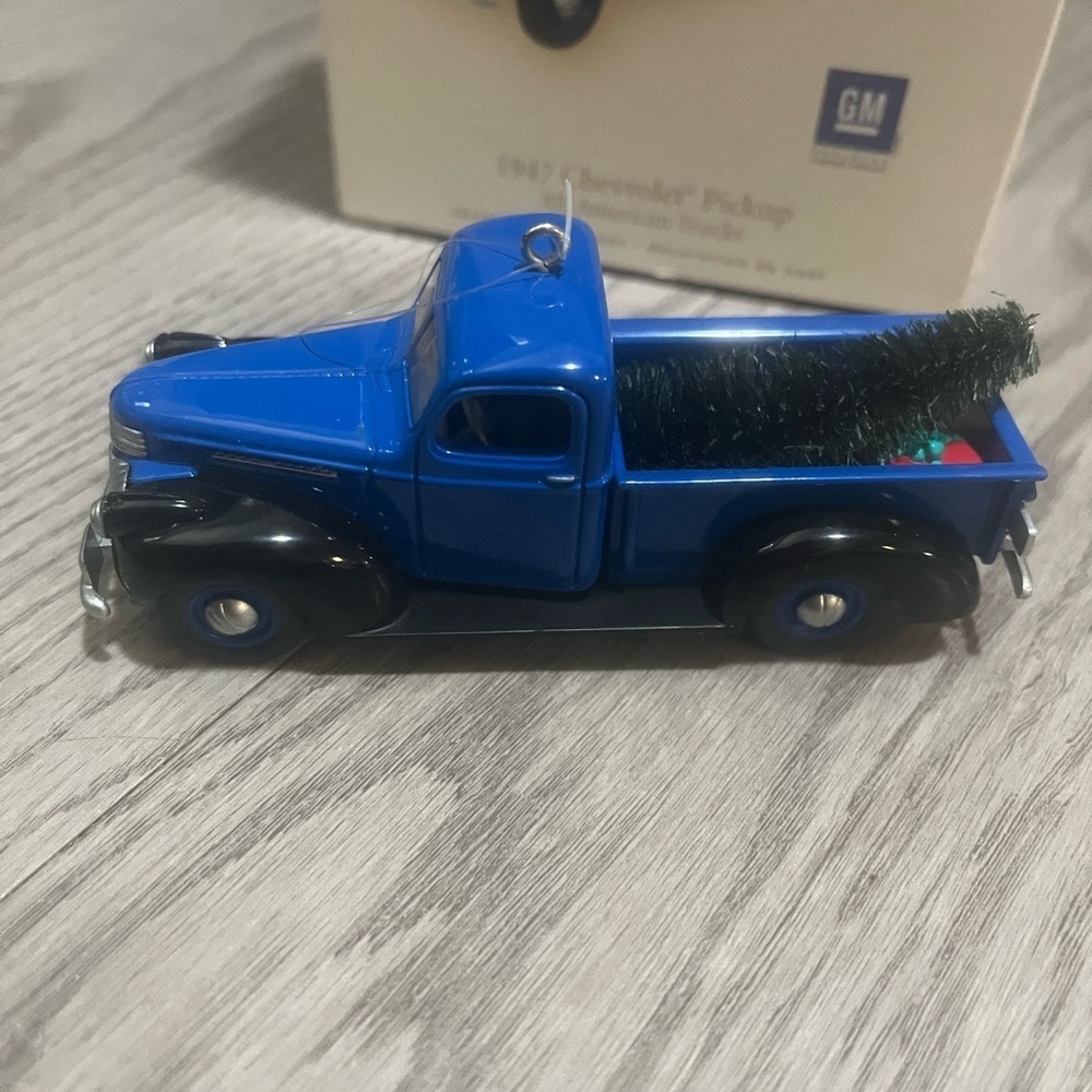 Hallmark Keepsake 1947 Chevrolet Pickup Blue Holiday Pickup Truck Ornament